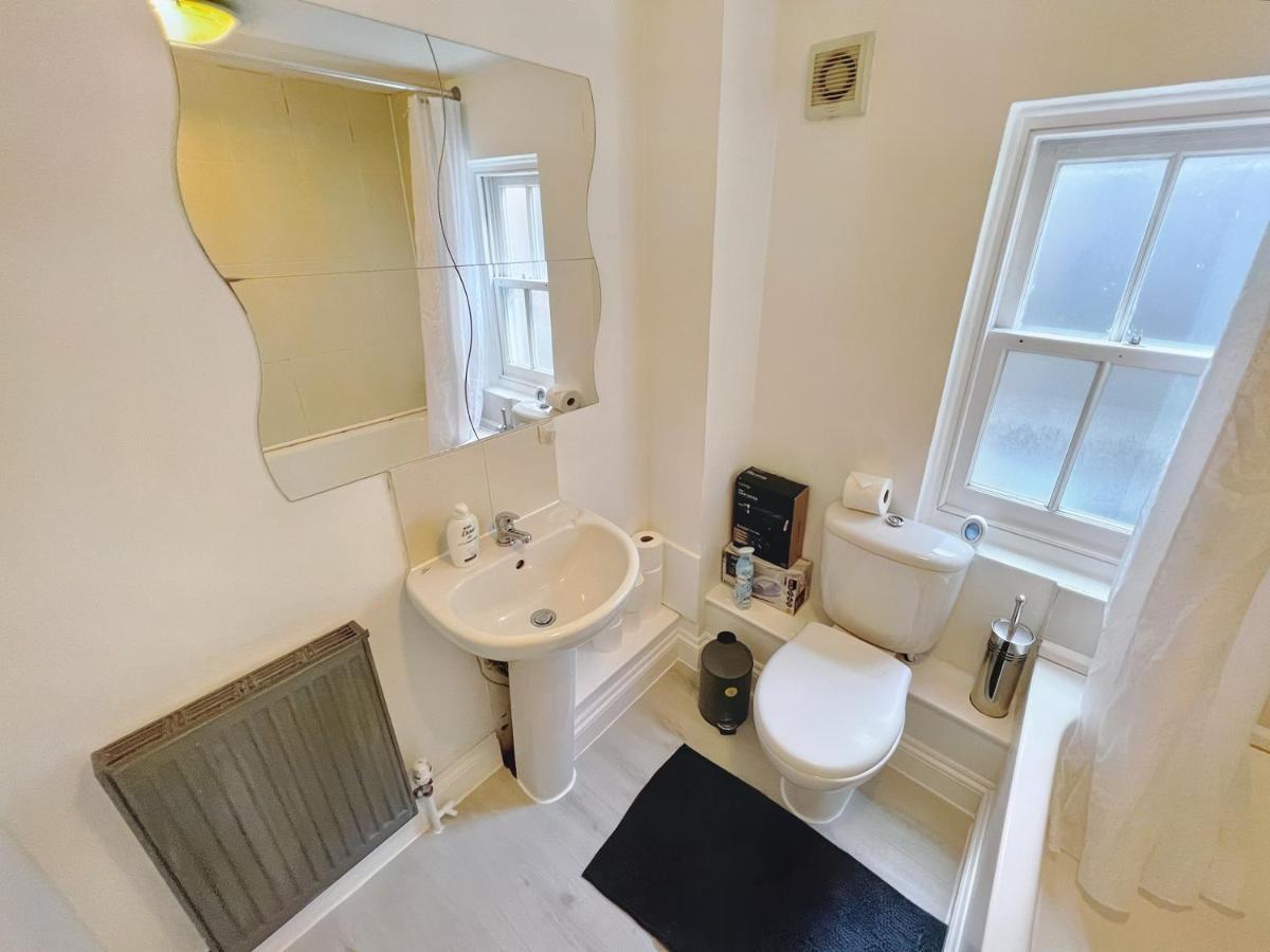 Lovely 2-Bedroom Serviced Apartment Greater London Exterior foto