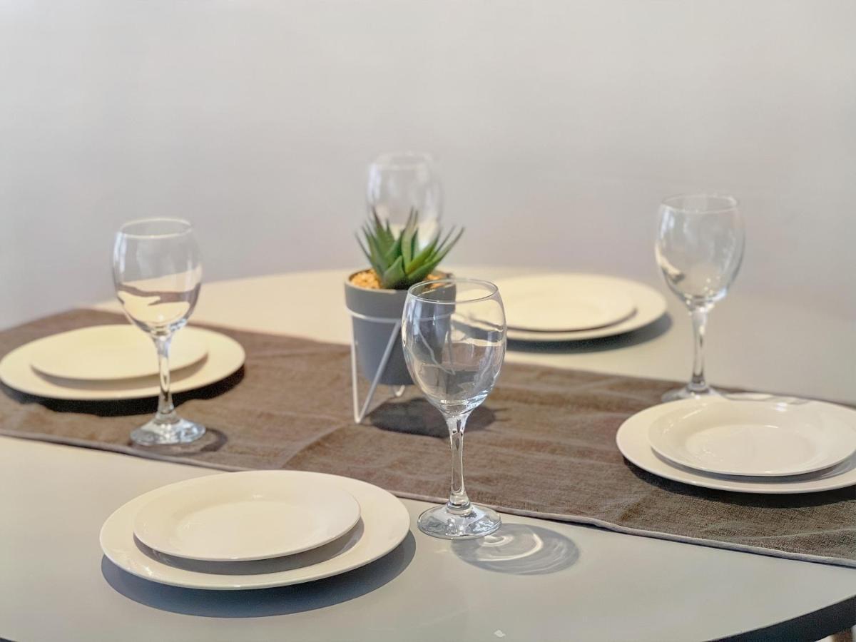 Lovely 2-Bedroom Serviced Apartment Greater London Exterior foto