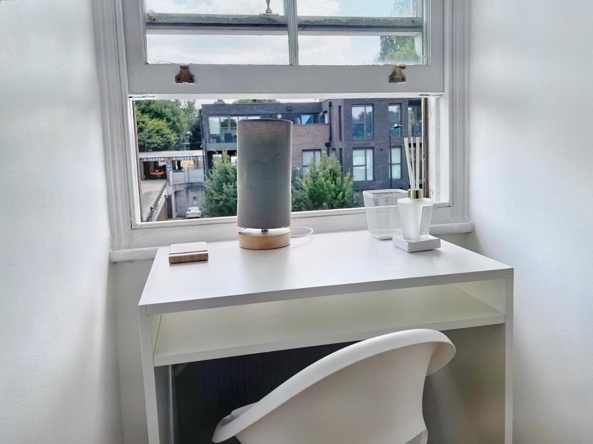 Lovely 2-Bedroom Serviced Apartment Greater London Exterior foto